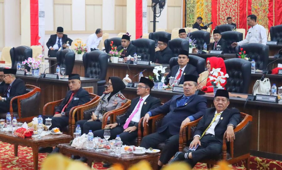 DPRD Kabupaten Solok bersama Forkopimda menyimak pidato Presiden Prabowo dalam rangka HUT ke-81 Kemerdekaan RI