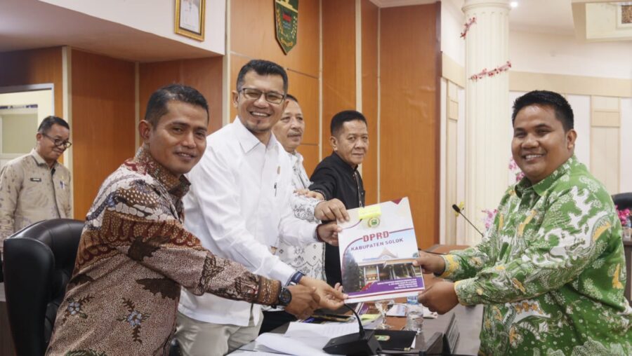 Dokumentasi Rapat Paripurna DPRD Kabupaten Solok di Arosuka