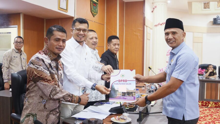 Dokumentasi Rapat Paripurna DPRD Kabupaten Solok di Arosuka